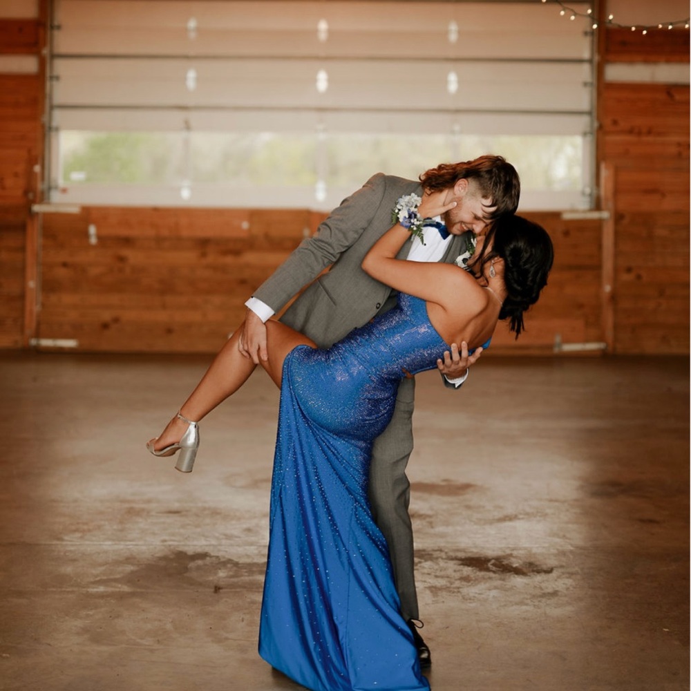 SELLING MY PROM DRESS- the most perfect dress i loved it so so much